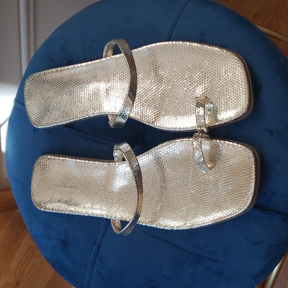 14th & Union Gold Metalic Snake Sandals. - Picture 1 of 4